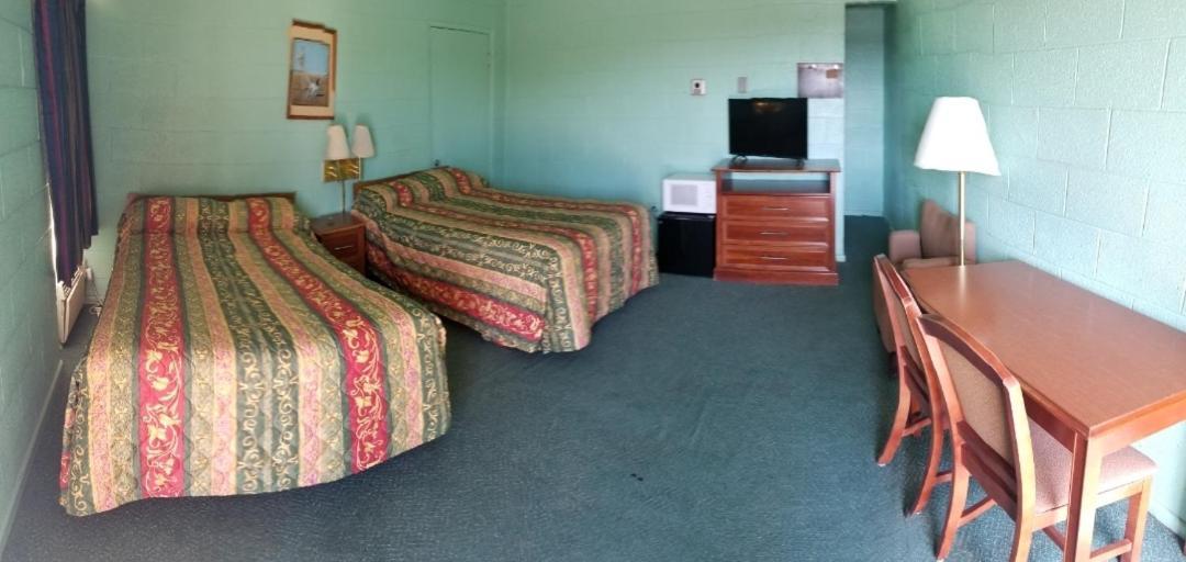 Holiday Host Motel Sonora Exterior photo